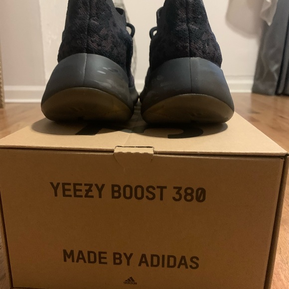 Yeezy Boost 380 size 6 woman real offers please - Picture 4 of 8